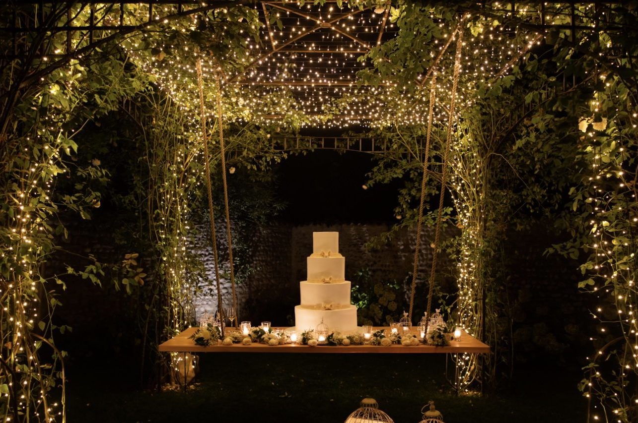 wedding-cake-gazebo-illuminato-la-corte-del-conte